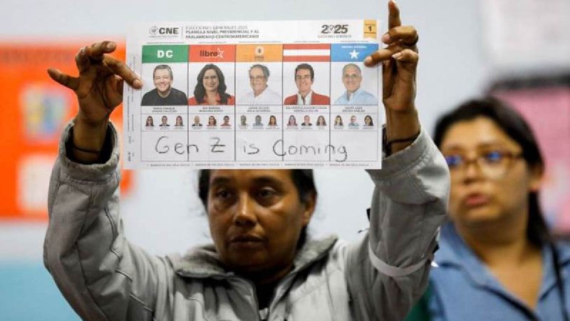 洪都拉斯的纳斯拉拉在总统选举中以微弱优势领先于阿斯富拉